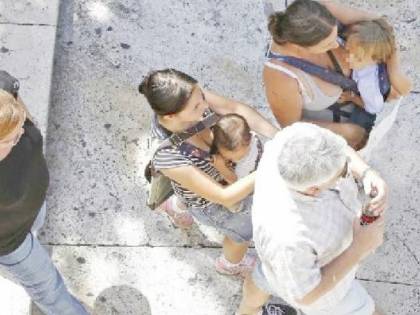 Rom assediano i bus in Stazione centrale a Milano. Così derubano i turisti