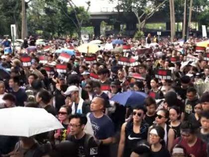 Hong Kong, blocco dei siti porno per spingere le persone in piazza