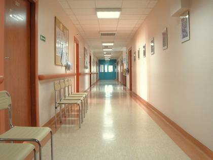 Massa, decine di persone contagiate da batterio: sequestrato ambulatorio medico