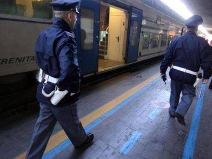 Sul treno senza biglietto, ferisce 2 agenti. Aveva un coltello di 23 centimetri