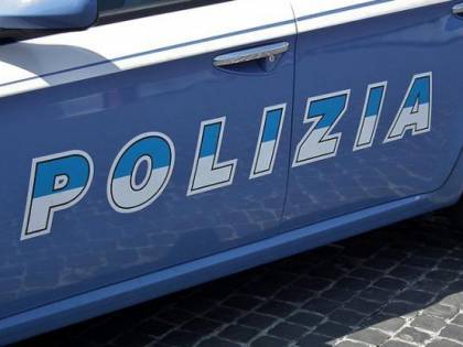 Entra nell'auto della ex col coltello: "Portami da tuo padre che lo ammazzo"
