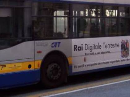 Si fa consegnare soldi da turiste senza biglietto: arrestato un controllore