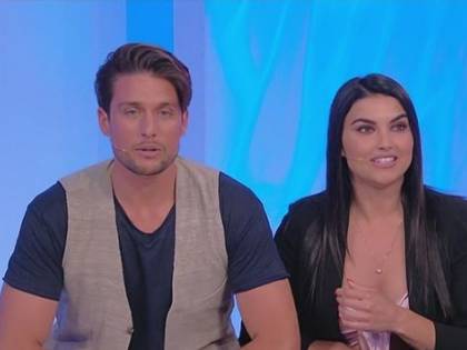 Uomini e Donne, Andrea difende Teresa dalle critiche: "La felicità è bello ostentarla"