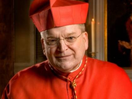 Il Cardinal Burke sconfessa Bannon e si dimette da Dignitatis Humanae