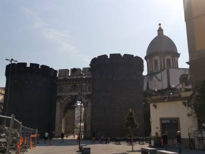 Napoli, Porta Capuana ricovero per tossici e senzatetto