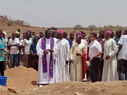 Boom di attacchi jihadisti in Burkina Faso: "Parrocchie chiuse"