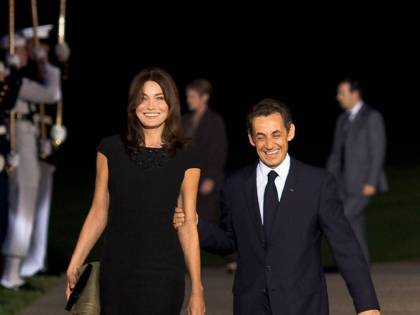 Carla Bruni: "Se Sarkozy flirta con un'altra gli taglio la gola nel sonno"