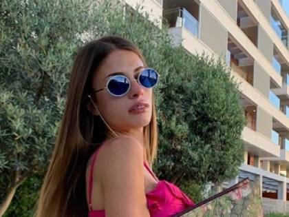 A Chiara Nasti si "scioglie il gomito" su Instagram. La foto scatena il web