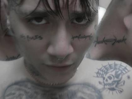 Salmo demolisce la trap: "Adesso canta pure l’eroina"
