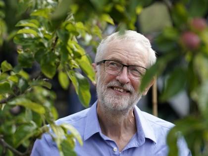 Labour, colpo a Corbyn: sfiducia a mezzo stampa