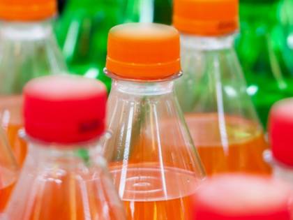 Lo zucchero nelle bevande gassate aumenta il rischio di tumore. Il risultato di uno studio francese sulla salute