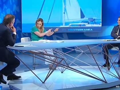 Parenzo prima ammette l'errore e poi attacca Meloni: "Sei fascista"