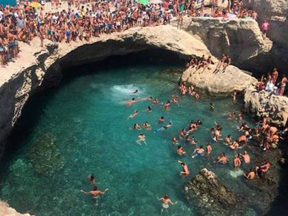 Salento, accesso limitato alla grotta della poesia