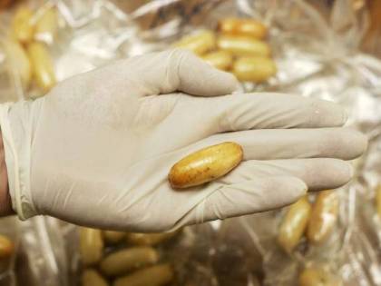 Macerata, nascondono l'eroina nelle confezioni dei mini Mars: tre persone arrestate