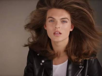 Damian Hurley è identico a mamma Liz