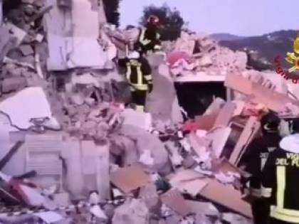 Isola d’Elba, esplosione fa crollare palazzina: morti marito e moglie
