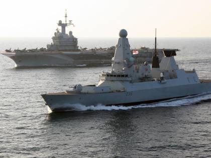 Russi sparano a una nave britannica: alta tensione nel Mar Nero