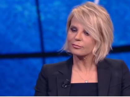 Maria De Filippi in splendida forma sullo yacht