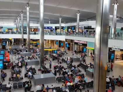 Passeggero con Parkinson sta male, l'aeroporto non lo aiuta