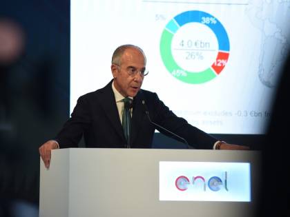 Enel farà anche la banca. E per cedere Open Fiber non c'è alcuna fretta