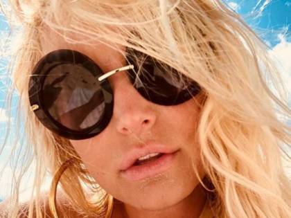 Pink tinge i capelli ai figli per supportare Jessica Simpson