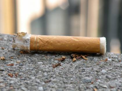 Un gelato o una birra a chi raccoglie i mozziconi di sigaretta