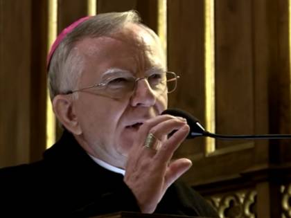 Polonia, l'arcivescovo tuona: "La cultura Lgbt è un'epidemia"