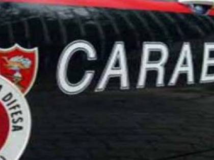 Per una lite lancia il frigorifero dal balcone e il televisore per le scale