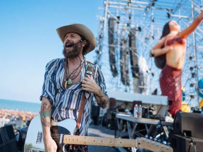 Jovanotti sull'ambiente predica bene ma razzola male