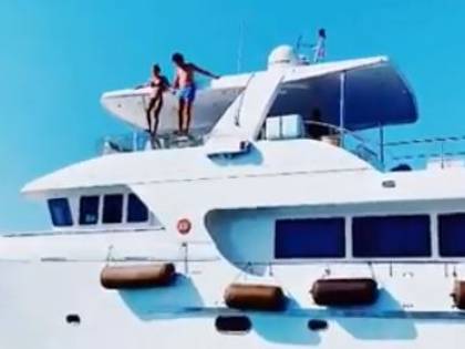 Alice Campello affitta il suo yacht, ma il web tuona: “Non ti vergogni?”