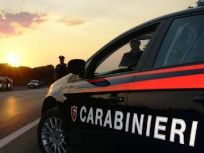 Frase choc contro i carabinieri: "Fan bene a darvi 10 coltellate"