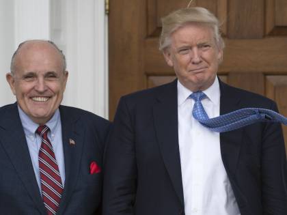 "L'Italia cospirò contro Trump". L'annuncio che imbarazza Roma