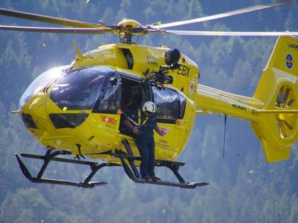 Si accascia a terra all'uscita da scuola, bambino di 6 anni soccorso in condizioni disperate