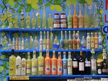 Benevento, viene avvolto dalle fiamme mentre prepara un liquore: 27enne grave in ospedale