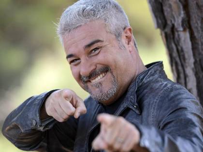 Pino Insegno felice per il quarto figlio: "Tv? Non mi piace guardarmi indietro con rimpianto"
