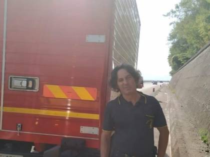 Bimbo rischia di morire soffocato da una banana: vigile del fuoco lo salva
