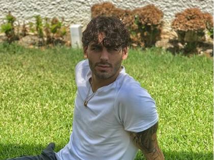 Alberto Urso ha cambiato look, la foto su Instagram