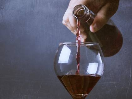Vino rosso, fa bene anche all’intestino. Se bevuto con moderazione