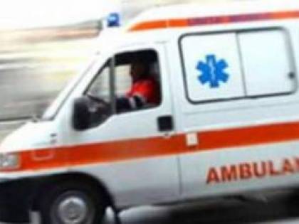 Bambino si trancia dito in cestino dei rifiuti. Aperta indagine