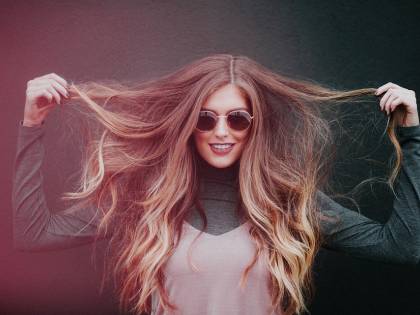 Caduta stagionale dei capelli: i rimedi naturali