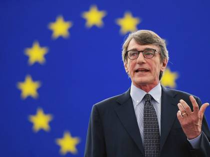 Sassoli "aizza" le Ong: "Buon vento in mare Ora salverete migranti"