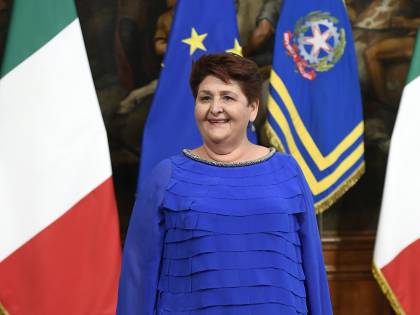 L'ultima della Bellanova: vietato chiamare clandestini i migranti irregolari