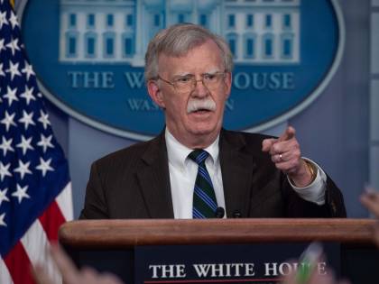 Trump boccia Bolton: "Con lui saremmo a sesta guerra mondiale"