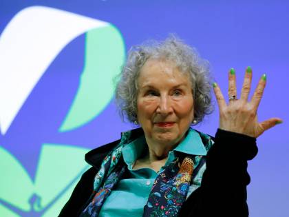 I "testamenti" di Atwood: "Le mie Ancelle attaccate dagli hacker"