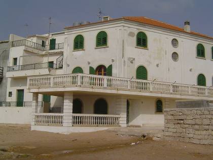 Lo spaccio vicino alla casa del commissario Montalbano