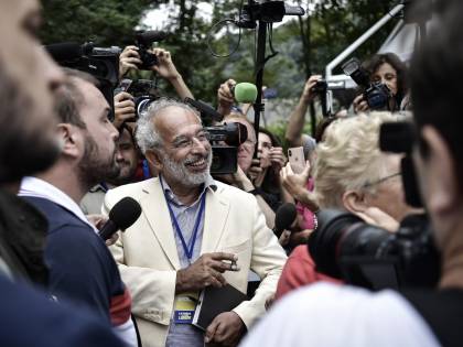 Gad Lerner attacca i due esponenti di FdI: "Schedano gli stranieri"
