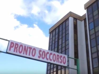 Nigeriano in mutande molesta una donna. Poi manda in ospedale due militari