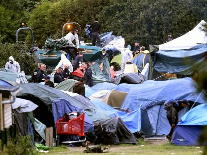Francia, pugno duro di Macron: sgomberati 1600 immigrati