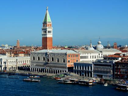 Venezia, via libera al ticket d'ingresso per i turisti: polemiche
