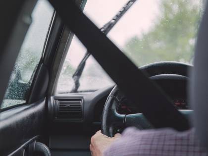Anziana sorpresa a guidare senza patente: "Ai miei tempi non si usava"